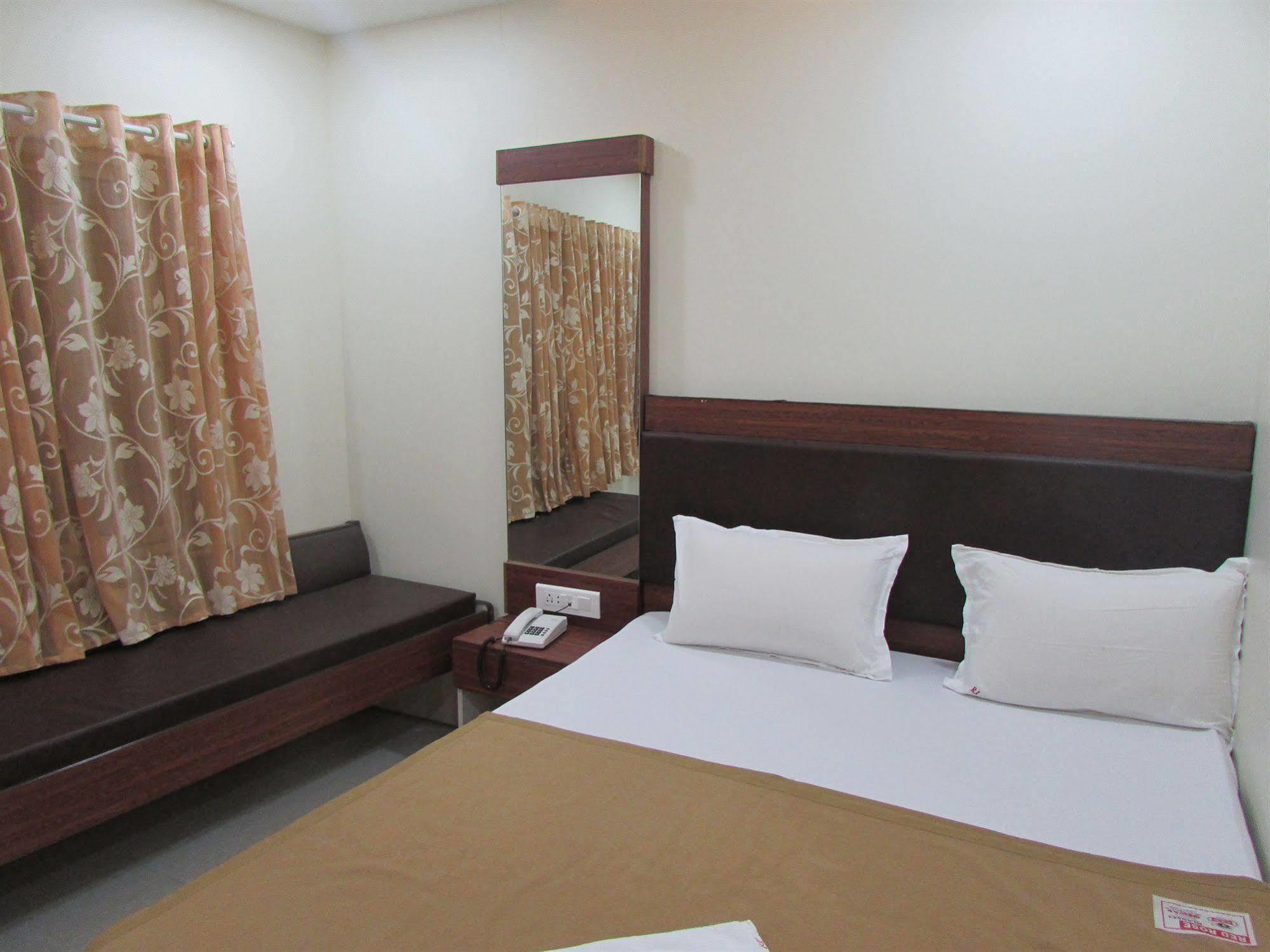 Royal Annex Hotell Mumbai Exteriör bild